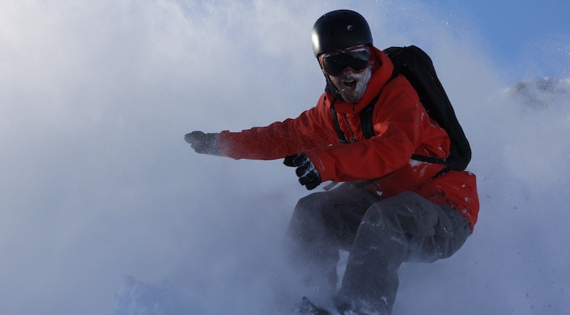 Graham Sinclair riding powder - Snowboard Selector