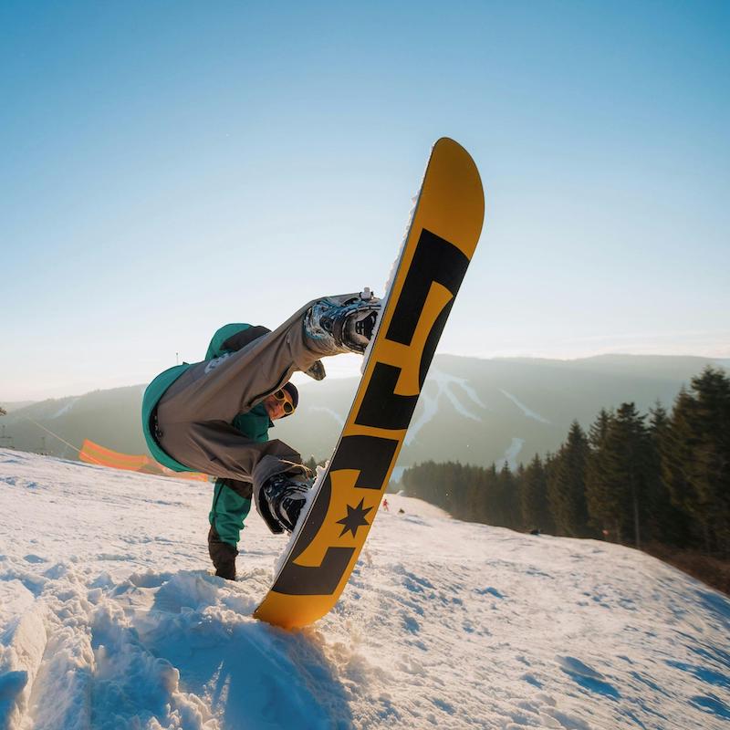 Soft snowboard flex on side hit