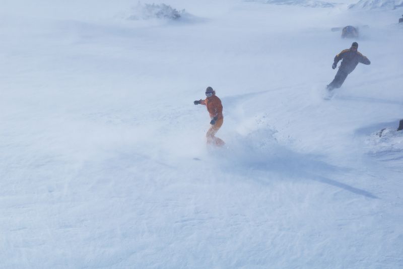 Linking turns snowboarding with poor visibility
