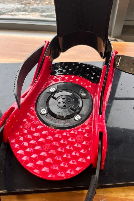 Snowboard binding base plate and footbed