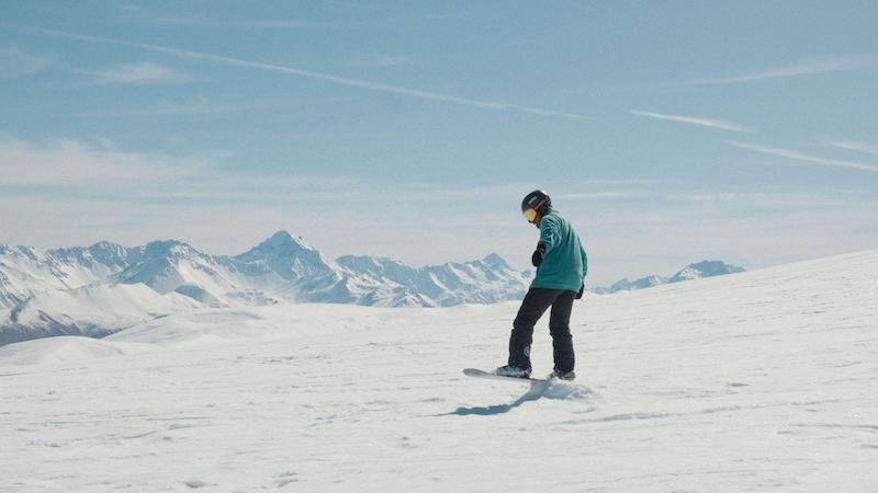 Technique impacting snowboard edge catches